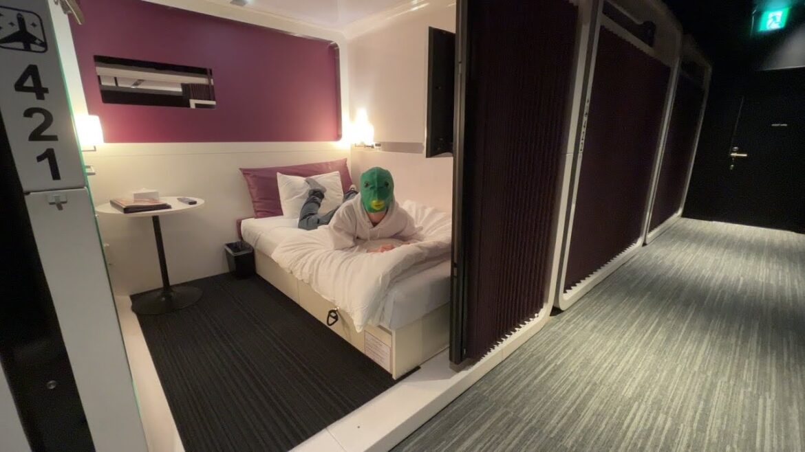 飛行機ファーストクラスがカプセルホテルに変身!? | FIRST CABINに宿泊 飛行機ファーストクラスがカプセルホテルに変身!? | FIRST CABINに宿泊