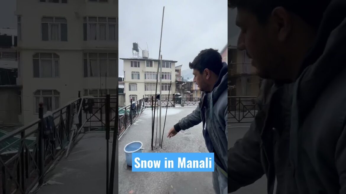 Snowfall in Manali Near Mall Road… #manali #snow #himachal