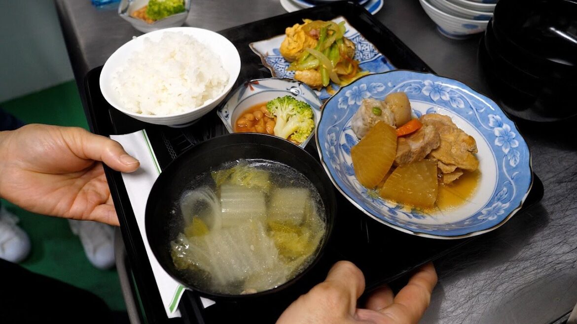 땅파서 장사하는 일본판 천원백반 , 정식 2천원, 카레라이스 천원 – 오키나와 길거리음식 땅파서 장사하는 일본판 천원백반 , 정식 2천원, 카레라이스 천원 - 오키나와 길거리음식