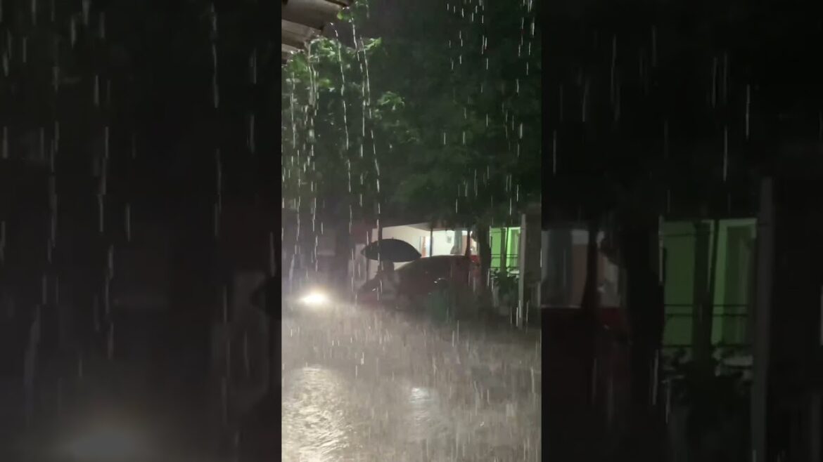 😱👻 HEAVY RAIN & thunderstorm. Walking rain in the NIGHT!!!