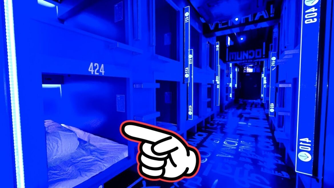 Too Crazy! CAPSULE HOTEL for e-sports 😴🛌 Osaka Japan 🇯🇵 大阪 カプセルホテル e-ZONe ~電脳空間~