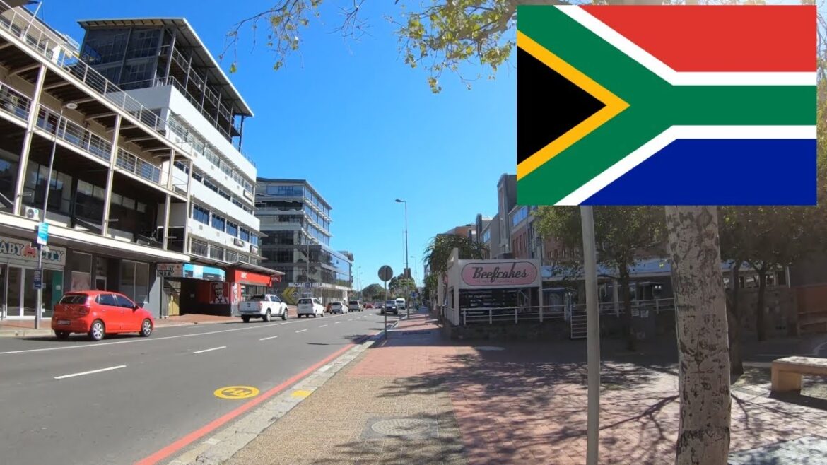 Walk around Cape Town with the camera in my hand. (Is this a bad idea) Walk around Cape Town with the camera in my hand. (Is this a bad idea)