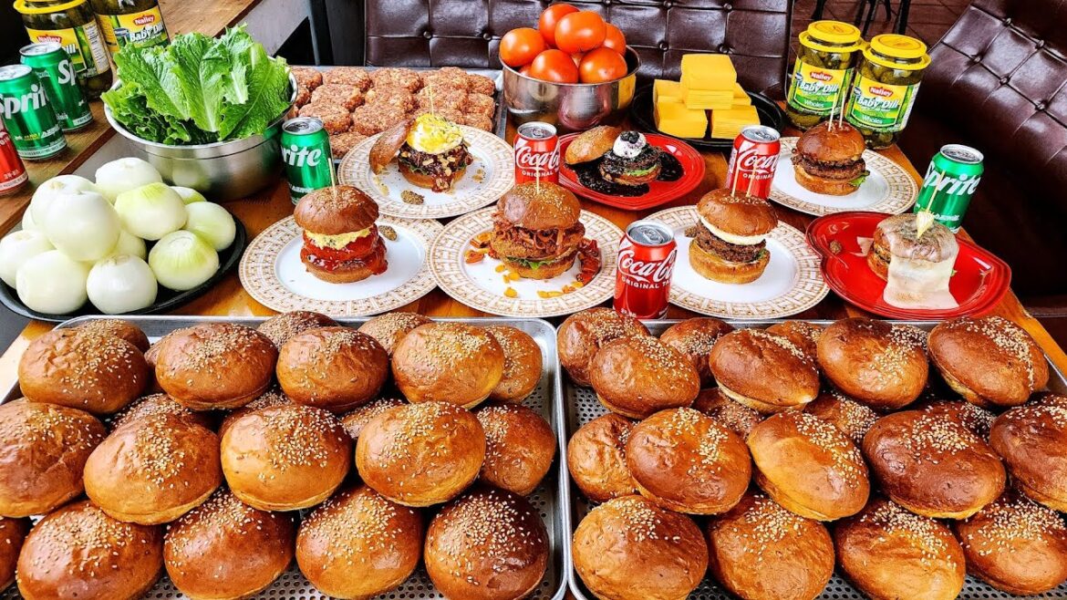 연 매출 10억, 53년 전통 수제 버거! 한달에 7000개씩 팔리는 미국식 햄버거, $1 million in annual sales! Awesome Handmade burgers 연 매출 10억, 53년 전통 수제 버거! 한달에 7000개씩 팔리는 미국식 햄버거, $1 million in annual sales! Awesome Handmade burgers