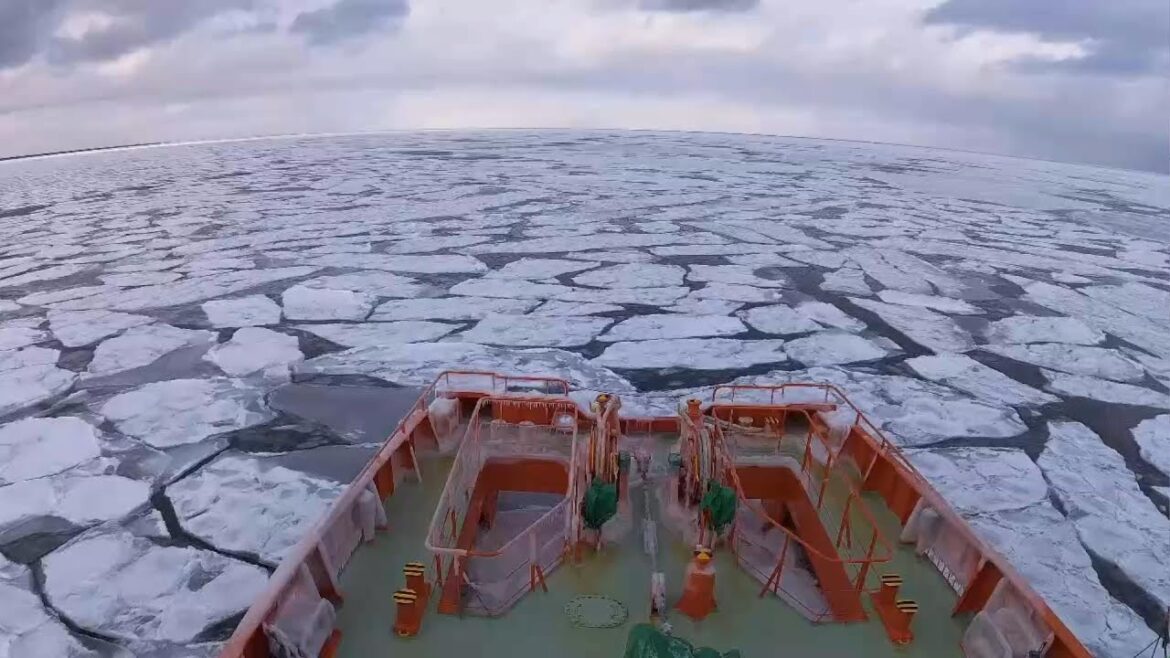 One-day bus tour of drift ice icebreaker and seafood robatayaki! Dinner is Hachikyo【Japanese food】