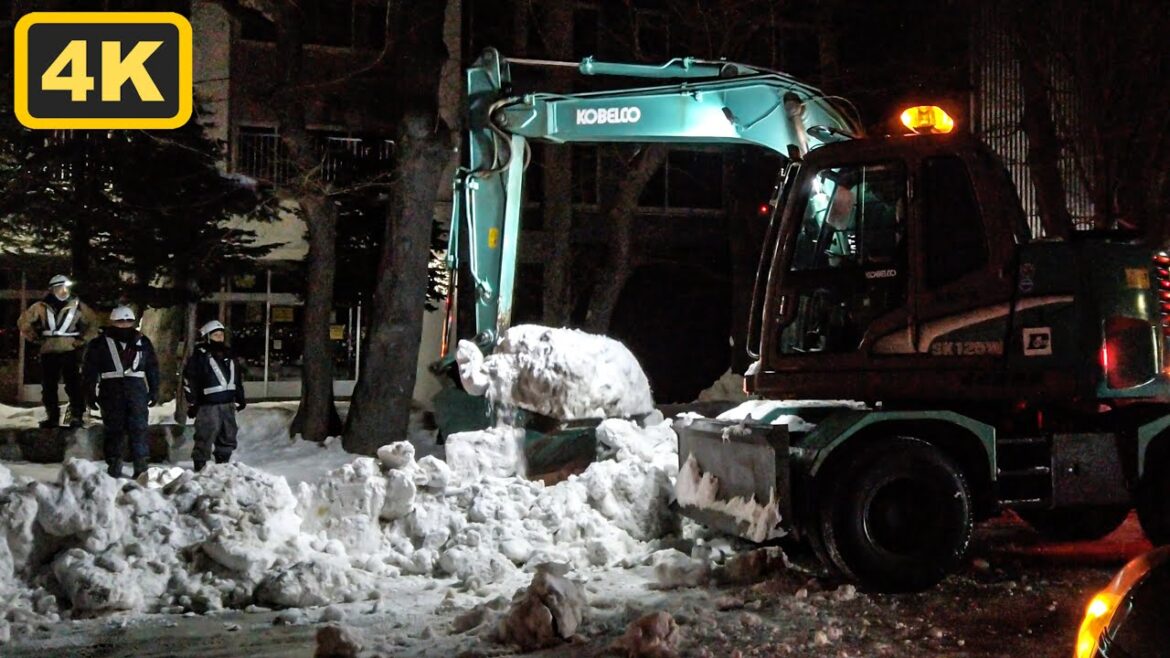 【除雪】一積み一積み丁寧に。札幌市の学校前の除雪 【除雪】一積み一積み丁寧に。札幌市の学校前の除雪