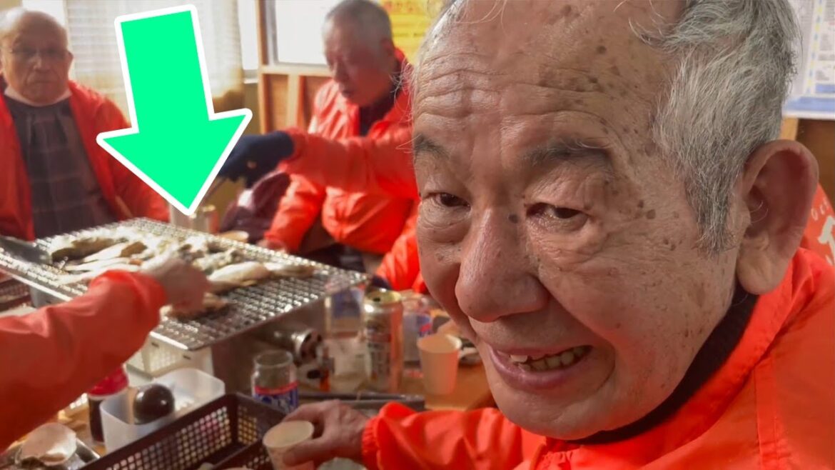 They SELL Over 7000 Oysters a DAY! Fukuoka Japan's #1 Oyster Shack!