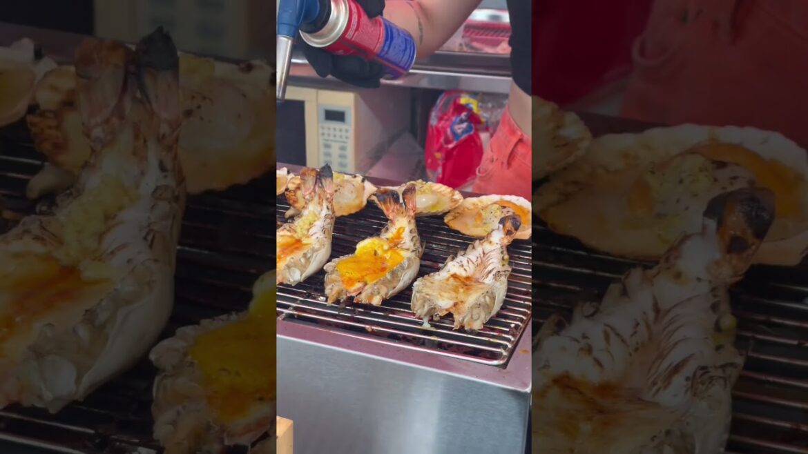 Grilled Butter Garlic Scallops At Chatuchak Singapore Night Market #shorts