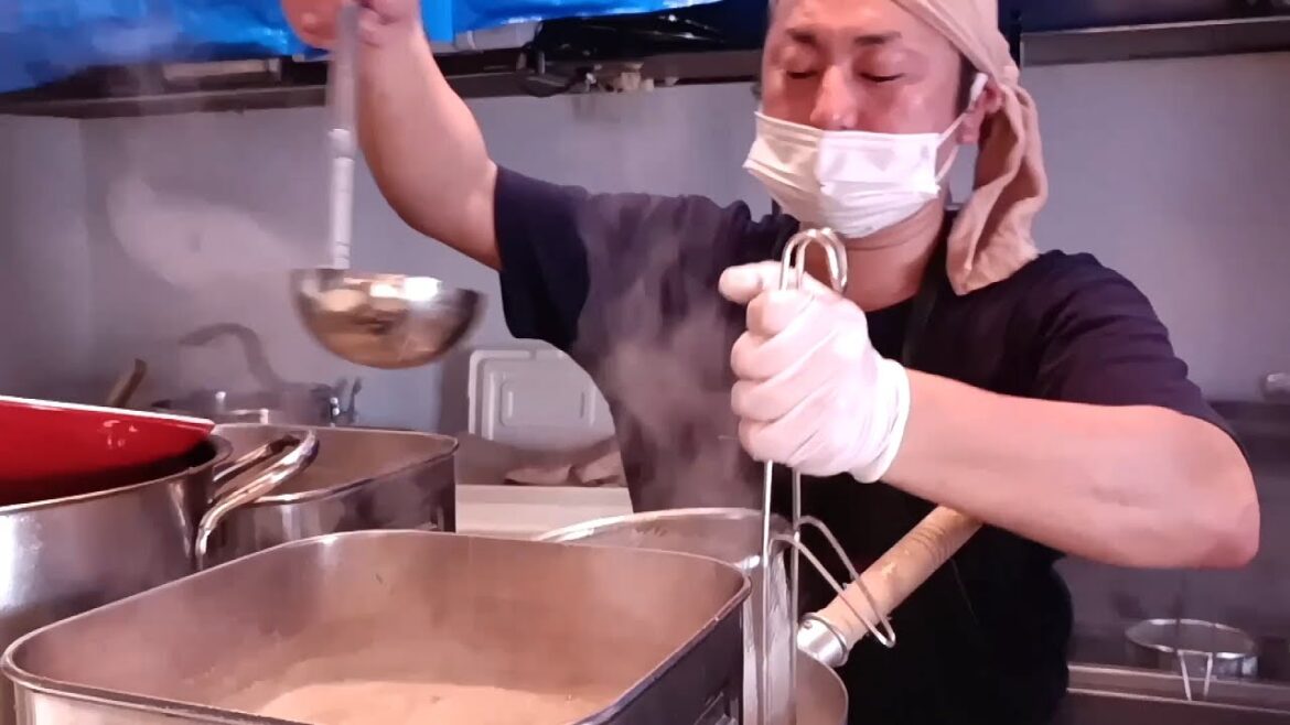 20代女性も惚れる大量の玉ねぎが染み込む中華そば!サラリーマンの胃袋も掴んだラーメン屋|Japanese Street Food | ramen 20代女性も惚れる大量の玉ねぎが染み込む中華そば!サラリーマンの胃袋も掴んだラーメン屋|Japanese Street Food | ramen