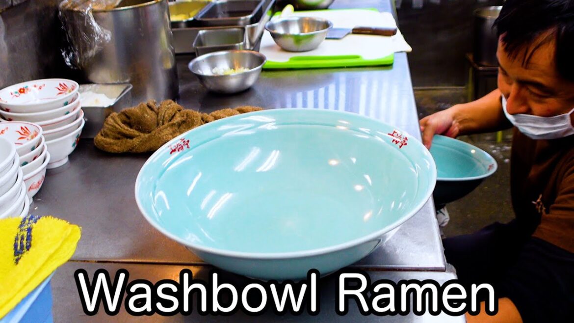 JUMBO Chashuumen so BIG you won't believe your eyes! | Shanghai-Tei in Yokosuka, Yokohama JUMBO Chashuumen so BIG you won't believe your eyes! | Shanghai-Tei in Yokosuka, Yokohama