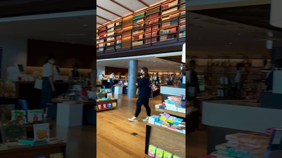 Starbucks Library in JAPAN!!! OMG!!