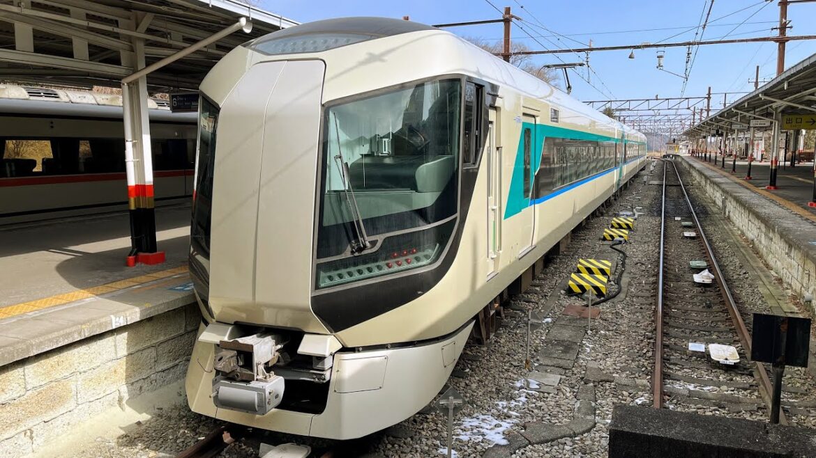 Riding Amazing Spaceship-like Train in Japan / “Revaty”