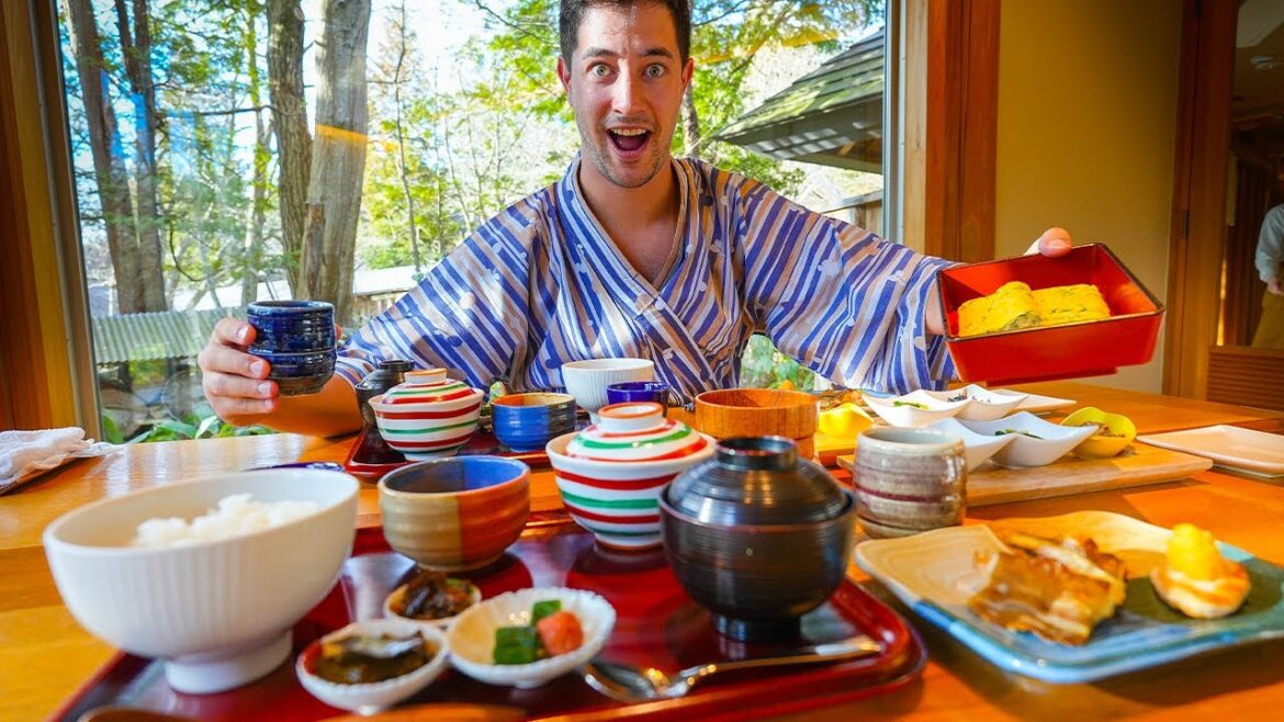 $1000 JAPANESE FOOD - 7 Course Kaiseki + Onsen!! A5 Wagyu and CRAZY Seafood in Japan!