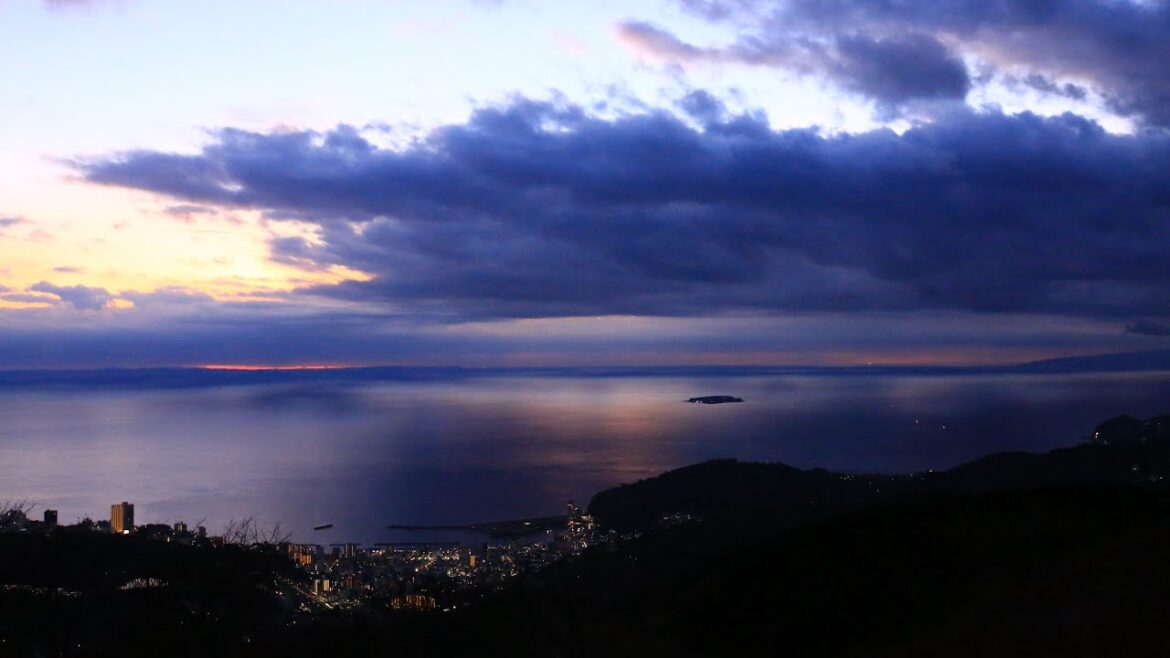 【Japan 1minute Travel SHIZUOKA Atami】 静岡 熱海（伊豆スカイライン滝知山からの相模湾の早朝タイムラプス動画）