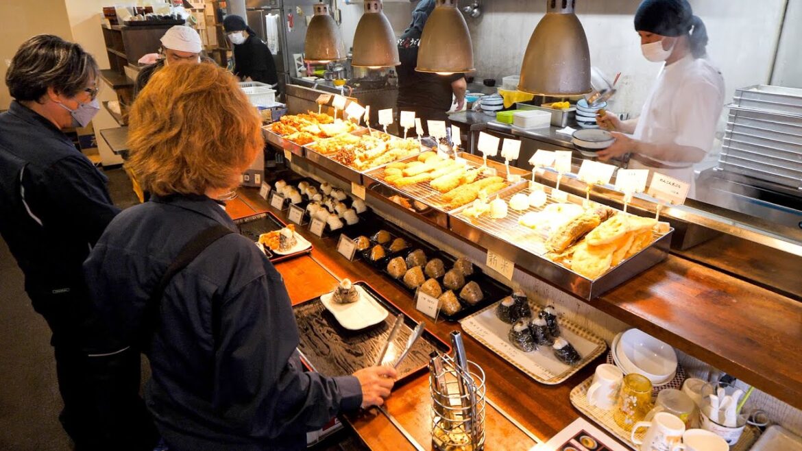 広島）天ぷら！おにぎり！どっさり肉セルフサービスうどん店に密着丨Tempura and Udon Restaurant : Japanese style