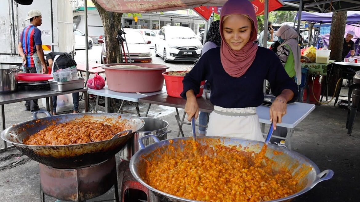 My Name is Aisha! 22 Year Old Skilled Lady Supervises 9 Staff By Herself – Malaysian Street Food My Name is Aisha! 22 Year Old Skilled Lady Supervises 9 Staff By Herself - Malaysian Street Food