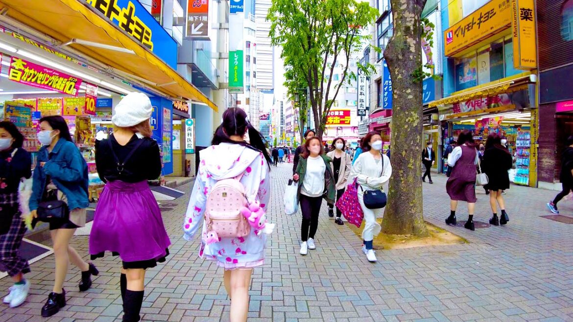 Shinjuku in Tokyo is an exciting and energetic city โช ๐ 4K ASMR Nonstop 1 hour 01 minutes Shinjuku in Tokyo is an exciting and energetic city โช ๐ 4K ASMR Nonstop 1 hour 01 minutes