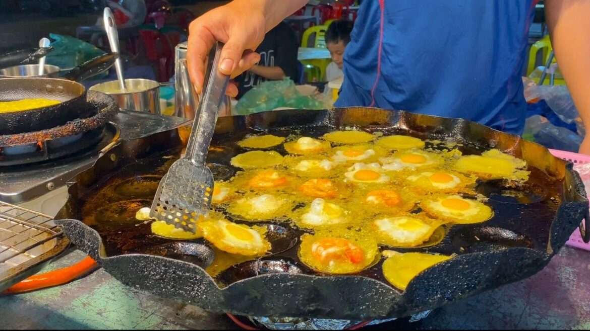 【🇻🇳 4K】Vietnamese Street Food Tour - Pancake, Spring Rolls, Pork Skewer in Da Nang Night Market
