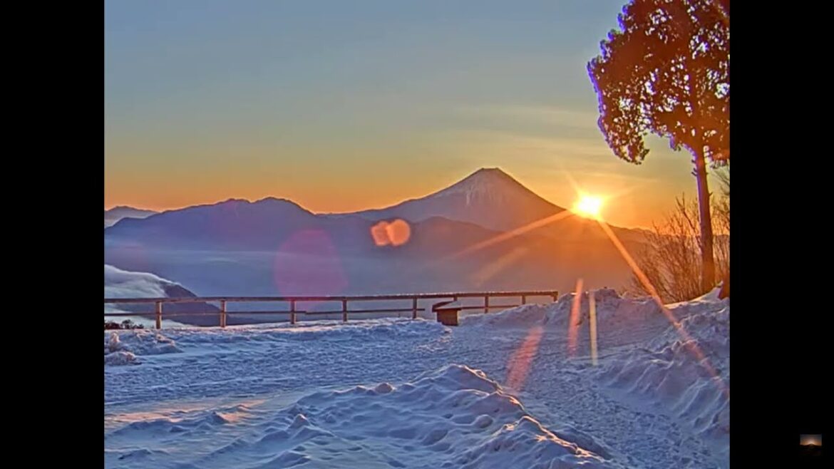 2023年2月28日 七面山（標高1,982m）から見た美しい富士山とご来光映像
