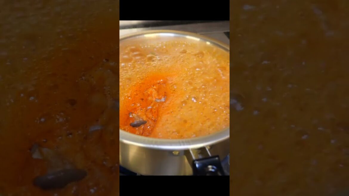 해장 갔다가 소주 한병 까고 나오는?! 산더미 알곤이 칼국수 amazing spicy fish roe noodle – Korean street food #shorts 해장 갔다가 소주 한병 까고 나오는?! 산더미 알곤이 칼국수 amazing spicy fish roe noodle - Korean street food #shorts