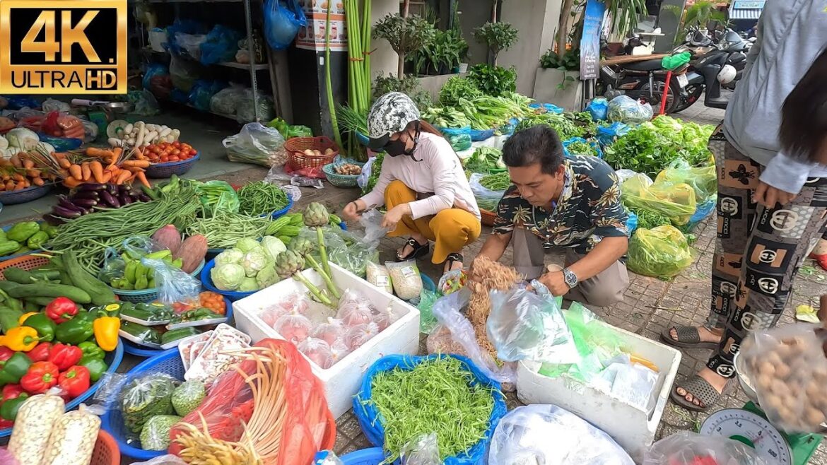 Saigon morning street food 🇻🇳 7 a.m. #vietnam amazing food market