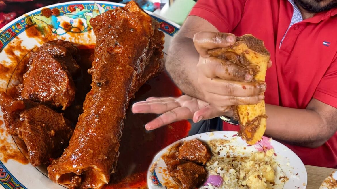 Eating Lunch(Rice & Spicy Meat Curry, Big Nalli) With Friends at Jahangir Hotel