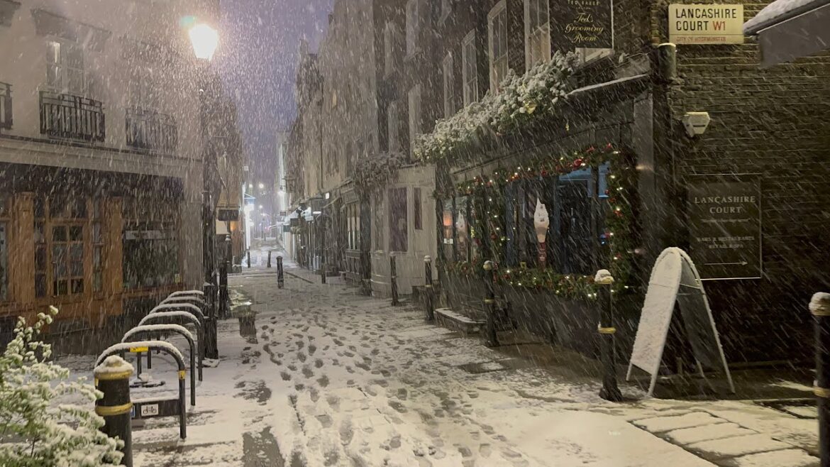 London SNOW Walk ⛄ Finally Snowing in Central London | 4K HDR Walking Tour London SNOW Walk ⛄ Finally Snowing in Central London | 4K HDR Walking Tour