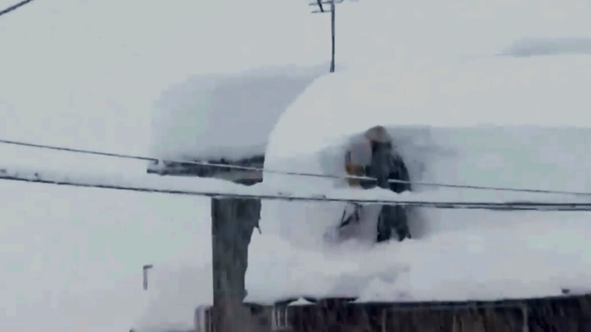 This country can no longer be dug out: Snowdrifts are taller than a person