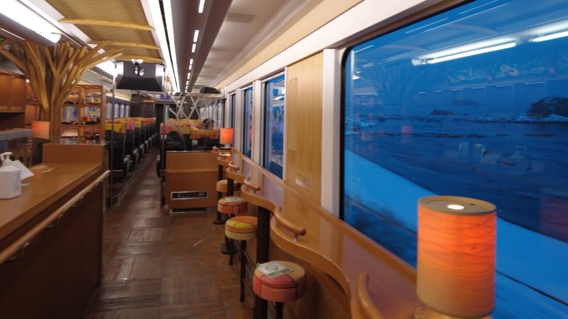 Riding the Luxury Rapid Train in the World’s Heaviest Snow Area Riding the Luxury Rapid Train in the World's Heaviest Snow Area