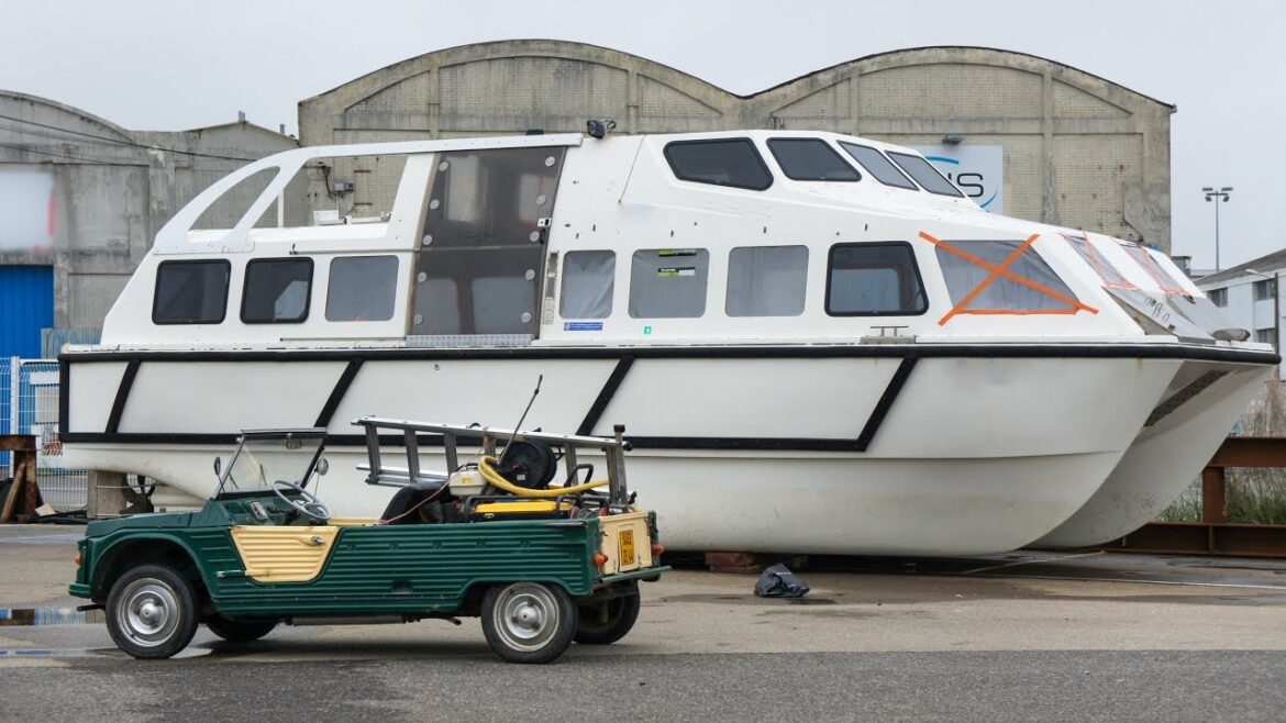 Lifeboat converted into a floating house | Episode 3 : Cleaning