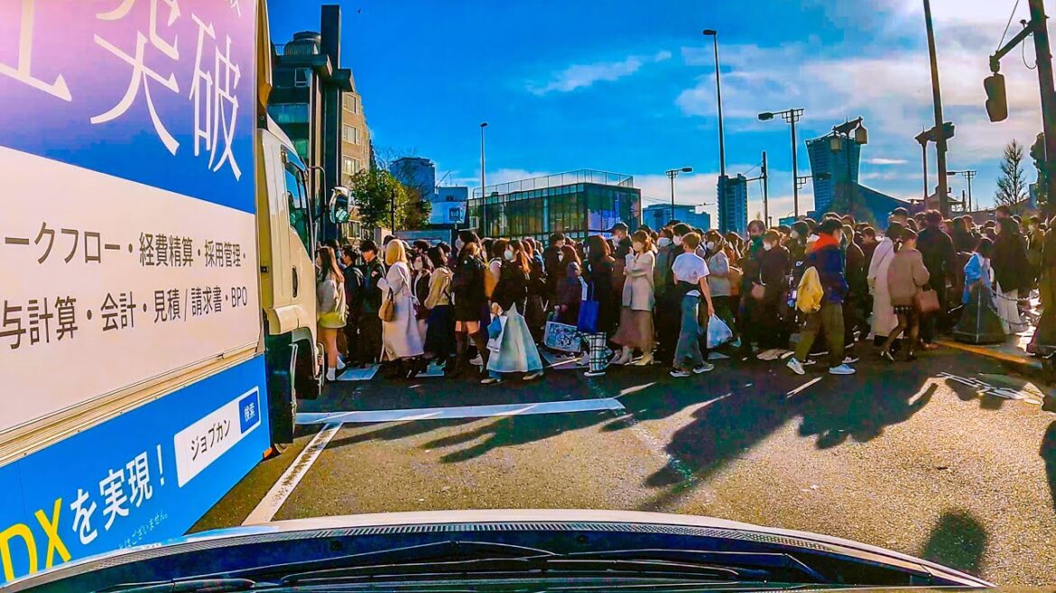 [Driving Japan 4K 🇯🇵] Tokyo Drift: Exploring Harajuku's colorful streets by car