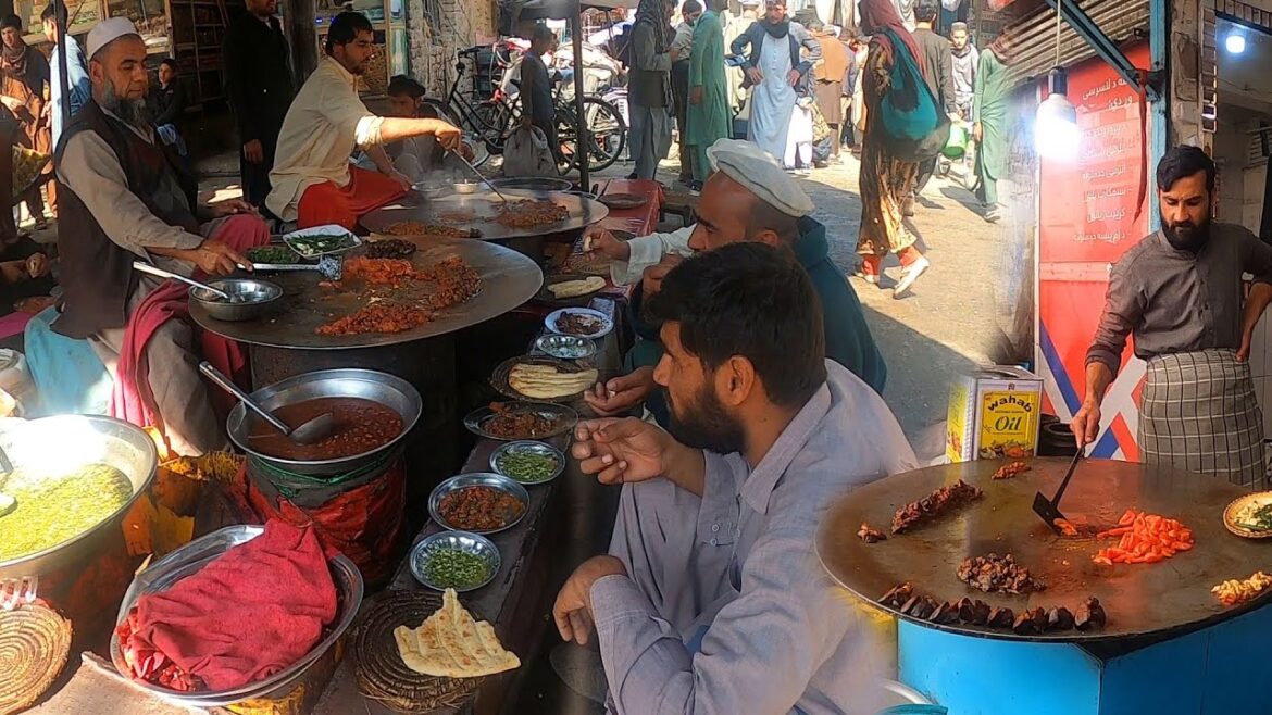 Traditional street food in Mukhabirato chowk | Chapli kabab recipe | Liver fry | Afghan street food