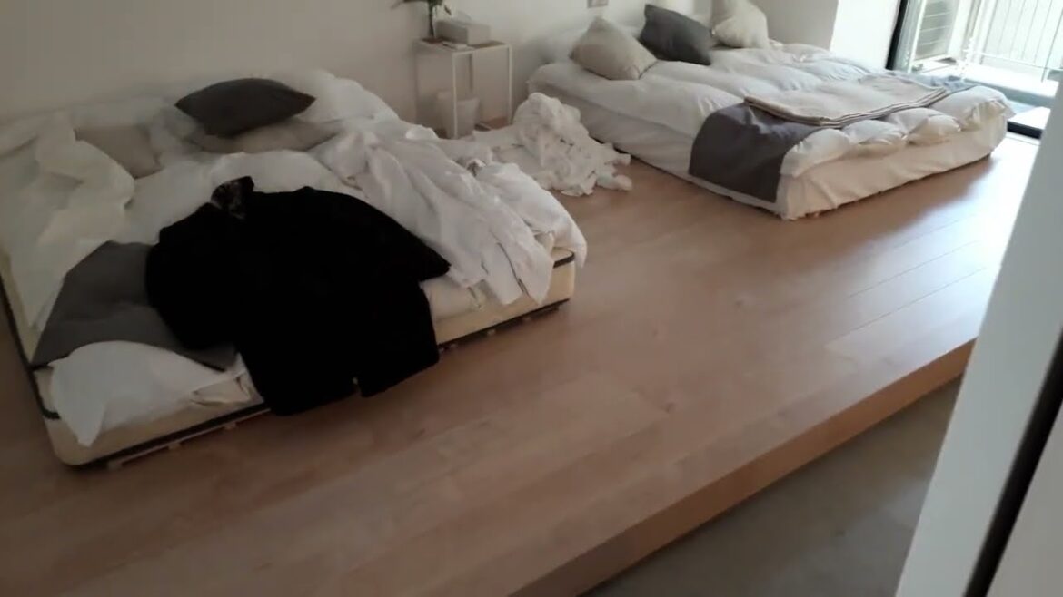 touring a Japanese flat/apartment in Hiroshima, Japan.