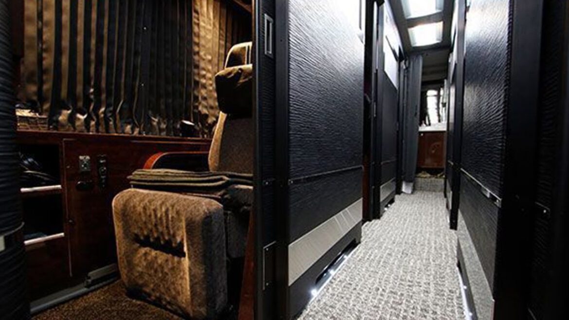 Riding Japan’s $170 Completely Private First Class Overnight Bus | Tokyo to Osaka Riding Japan's $170 Completely Private First Class Overnight Bus | Tokyo to Osaka