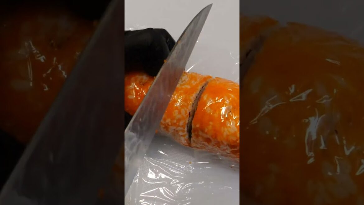 미국식 스시 캘리포니아롤 - 용산 라운드스시 / american style sushi california roll - korean street food