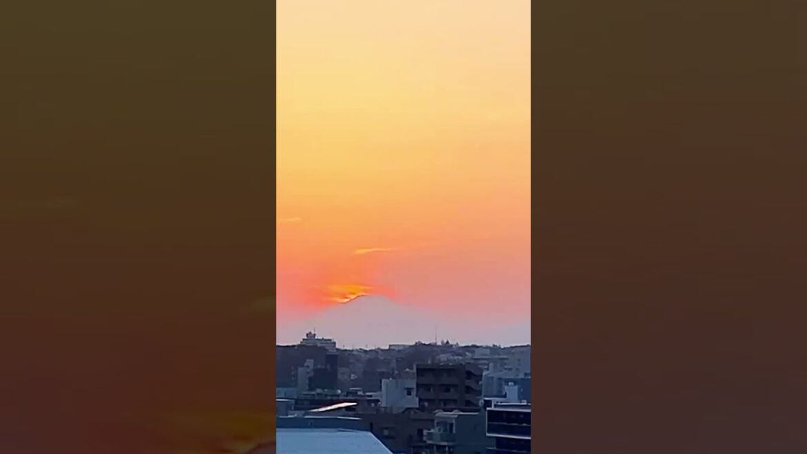 Sun disappearing behind Fujisan