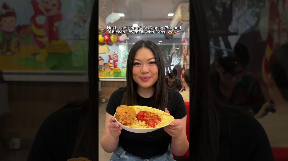 Everything I ate at Jollibee in Vietnam 😍🍗