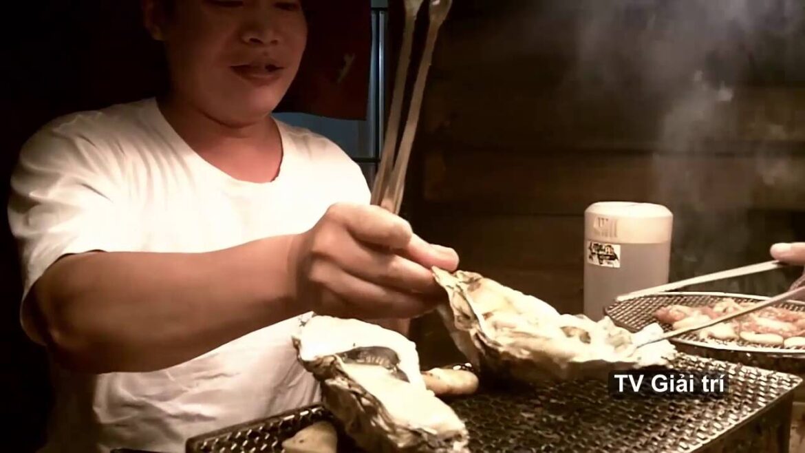 Japan Street Food : Thưởng thức món Hàu khổng lồ ở Nhật Bản Japan Street Food : Thưởng thức món Hàu khổng lồ ở Nhật Bản