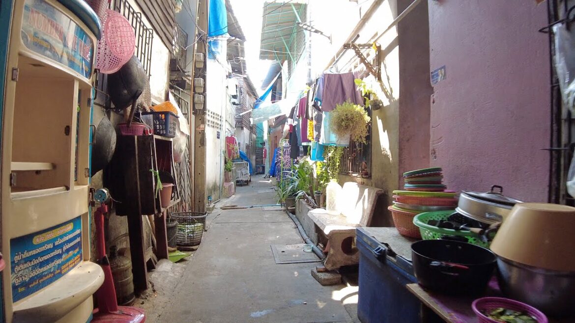 【4K】ตลาดคลองเตย สลัม Walk on Khet Khlong Toei Slums in Bangkok【2023】
