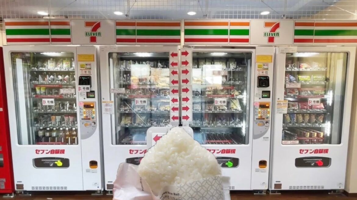 7-ELEVEN Vending Machine in Japan