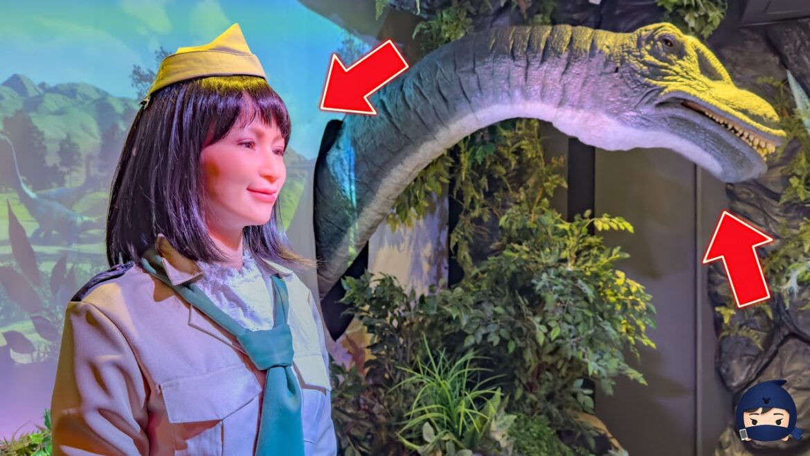 Robots welcome you!?😱 World's First Robot Hotel in Japan 👽 Travel alone to "Henn na Hotel"