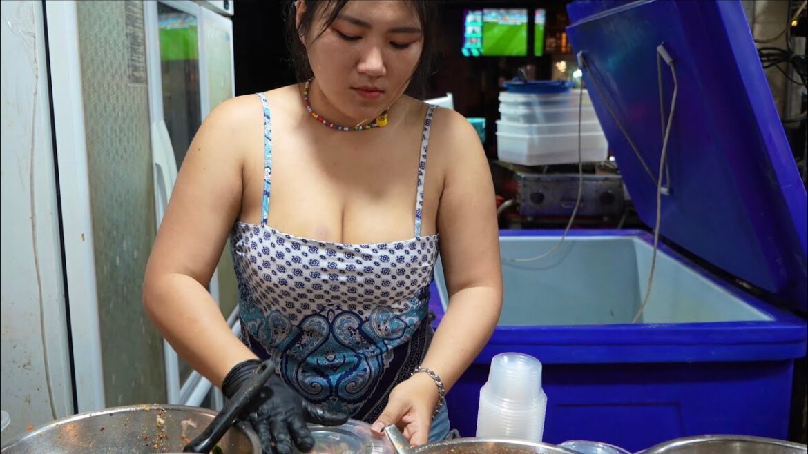 Lots Of Customers! The Most Popular Thai Salad At Bangkok Night Market – Thailand Street Food Lots Of Customers! The Most Popular Thai Salad At Bangkok Night Market - Thailand Street Food