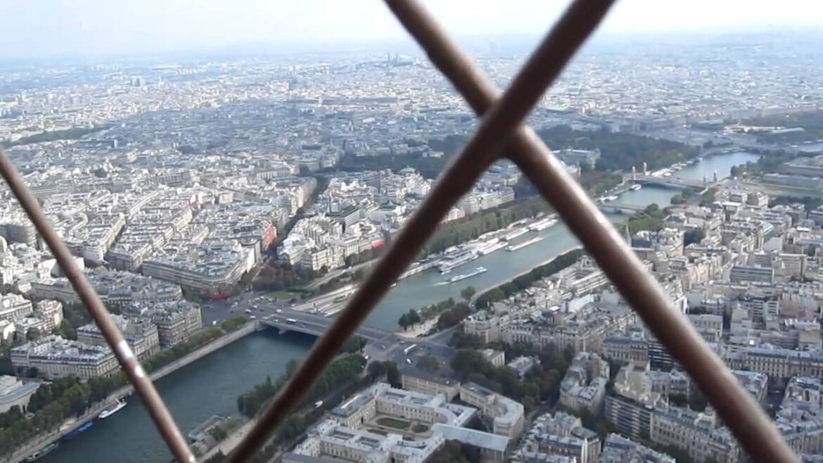 Eiffel Tower - Paris overview #3 (19 August 2011)