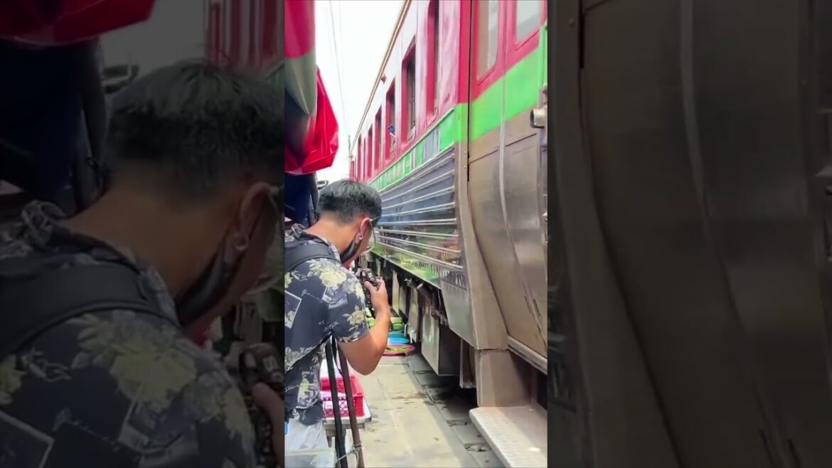 ഇങ്ങനെയൊരു ട്രെയിൻ സർവ്വീസ് കണ്ടിട്ടുണ്ടോ?