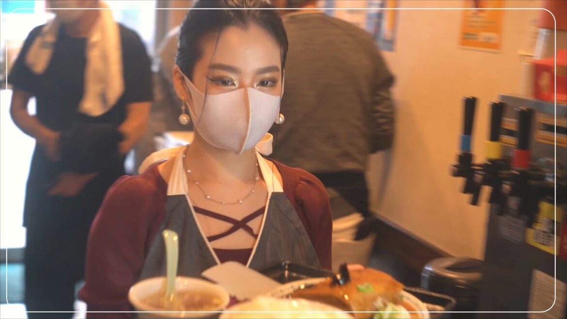 A queue of 100 people! Amazing Japanese legendary Chinese restaurant. 四つ角飯店 japanese street food