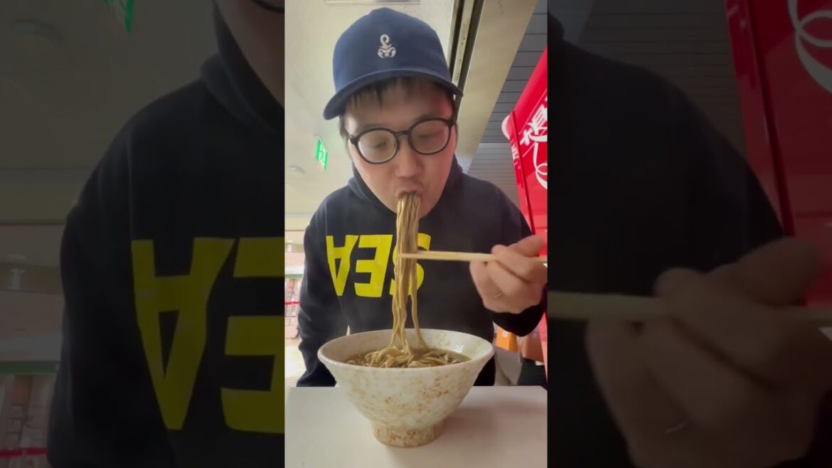 삿포로에 있는 320엔짜리 서서먹는 소바집 #일본여행 #삿포로여행 #홋카이도여행 #shorts