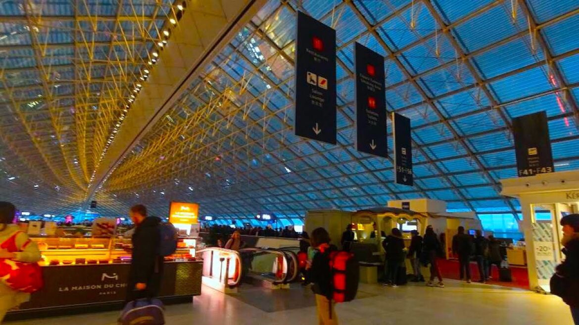 Paris Charles de Gaulle Airport / terminal 2 / an Airside(シャルルドゴール空港 第二ターミナル 制限区域内) – 4K Paris Charles de Gaulle Airport / terminal 2 / an Airside(シャルルドゴール空港 第二ターミナル 制限区域内) - 4K