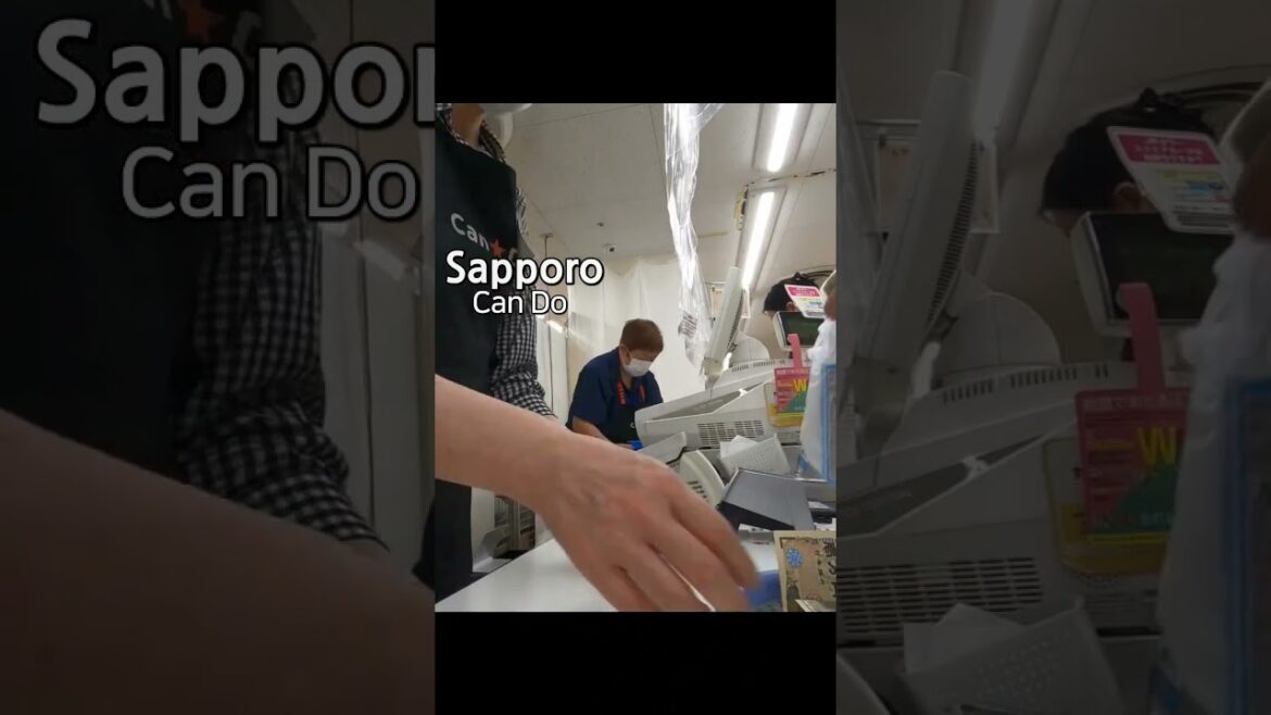 札幌の100円ショップでお会計します