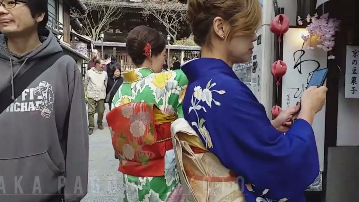 How to Spend 14 Days in Japan - Yasaka Pagoda Kyoto