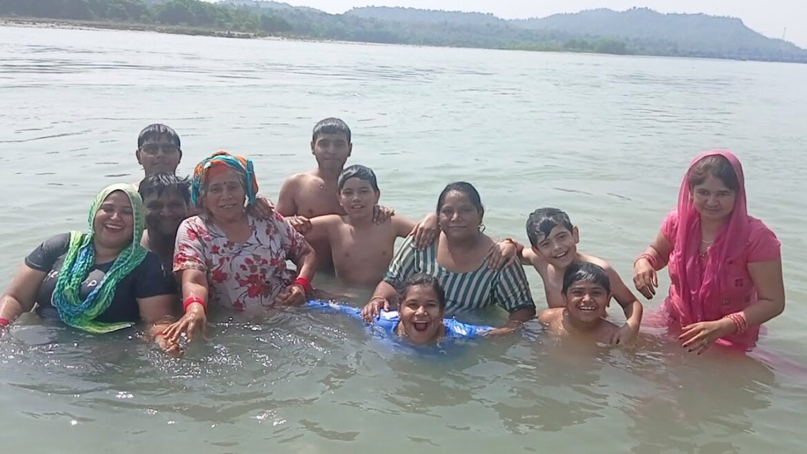 Haridwar trip || Home 🚚 Tempo food Enjoy |Muni ki Reti crowd free Ghat 🇮🇳