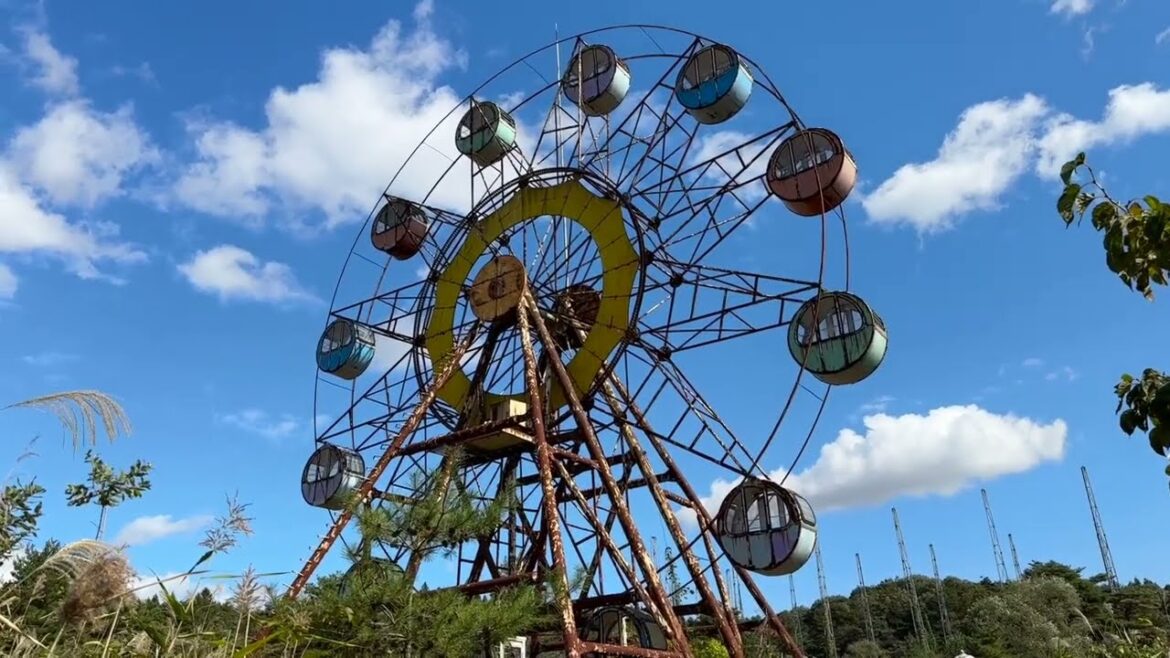Abandoned Amusement Park in Japan - Parc d'Attraction Abandonné au Japon HD 1080p